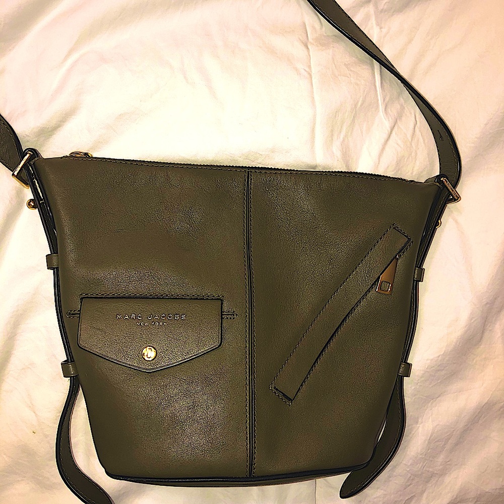 Marc Jacobs Sling Hobo Bag Olive Green Leather Crossbody Bucket Handbag Purse